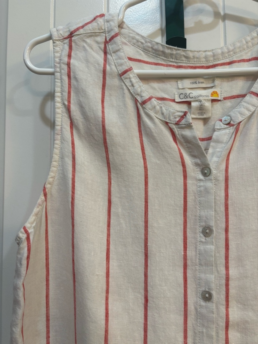 100% Linen C&C California Sleeveless Button-Down with Red Stripes, size Large - Picture 4 of 5